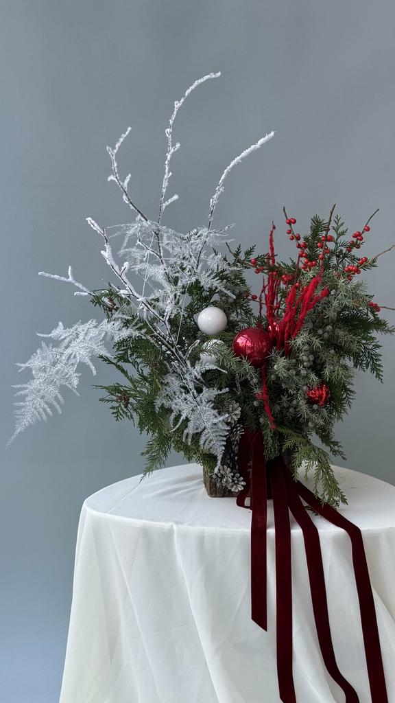 КОМПОЗИЦИЯ  В ПЛЕТЕНОМ КАШПО