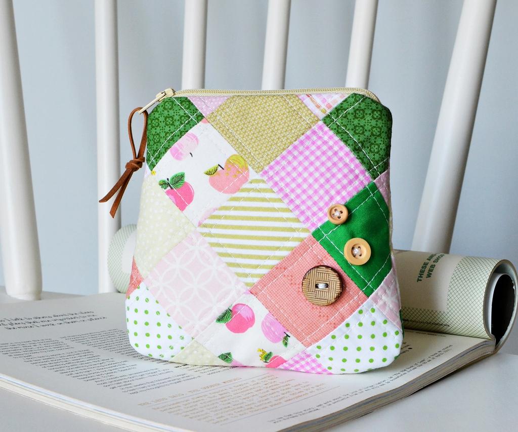 Лоскутный кошелек с пуговицами