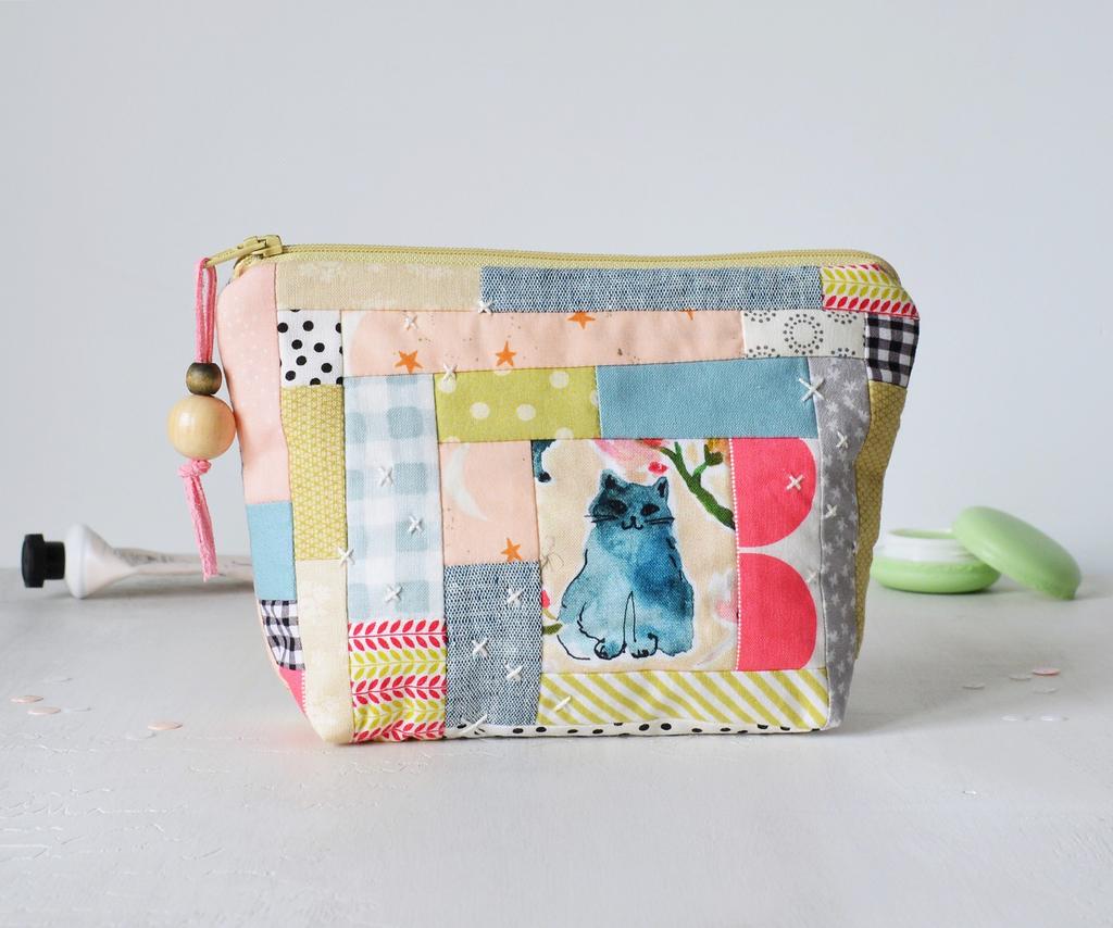 Яркий лоскутный кошелек с котиками на молнии