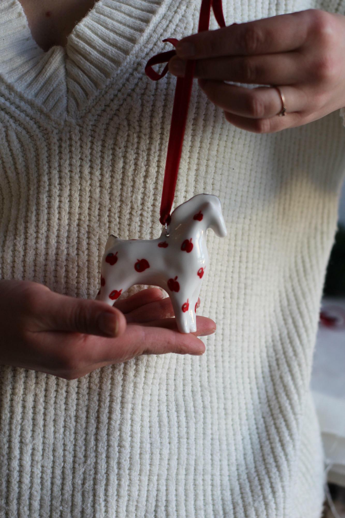 Ёлочная игрушка Лошадка в красных яблоках