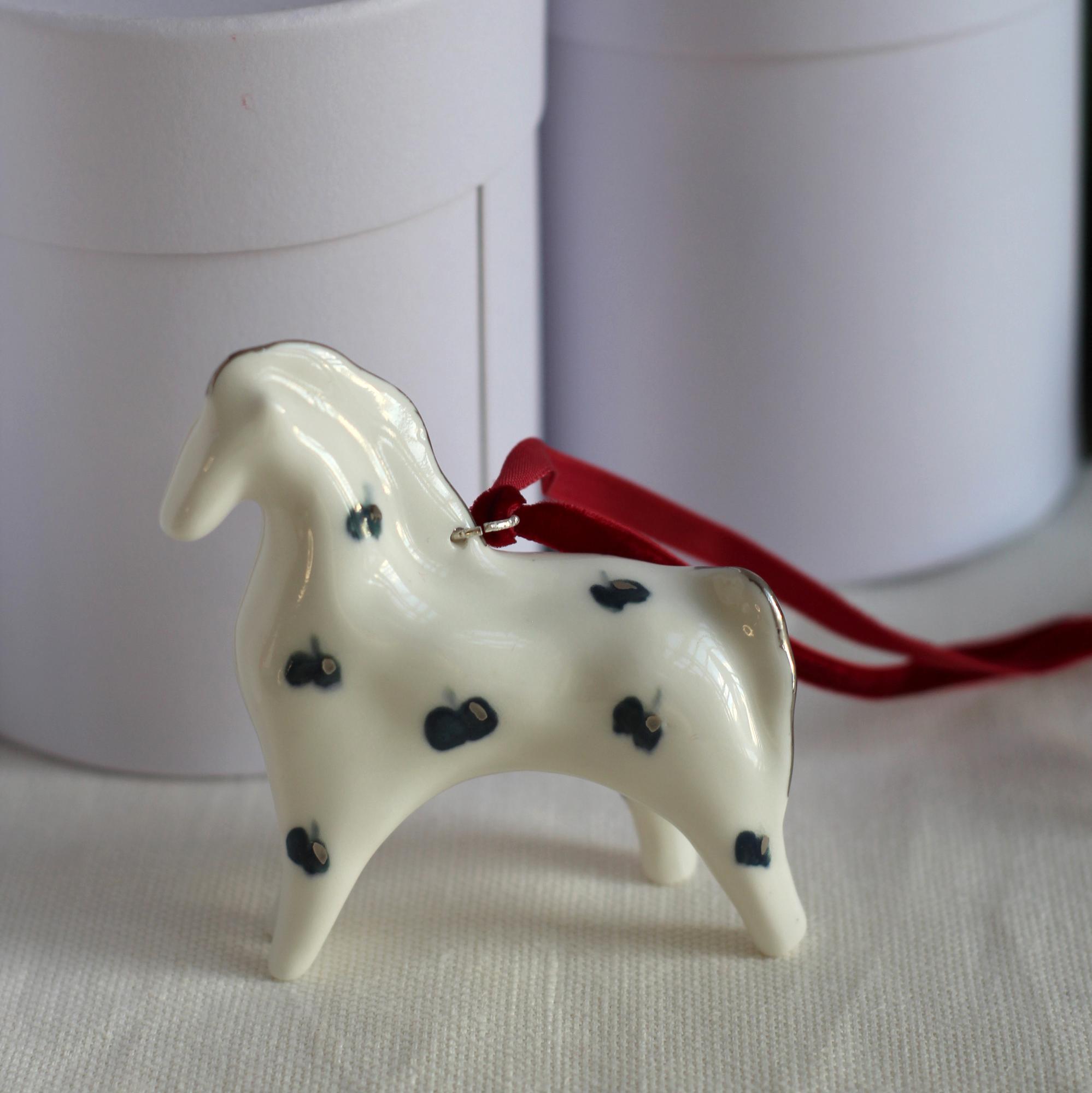 Ёлочная игрушка Лошадка в синих яблоках