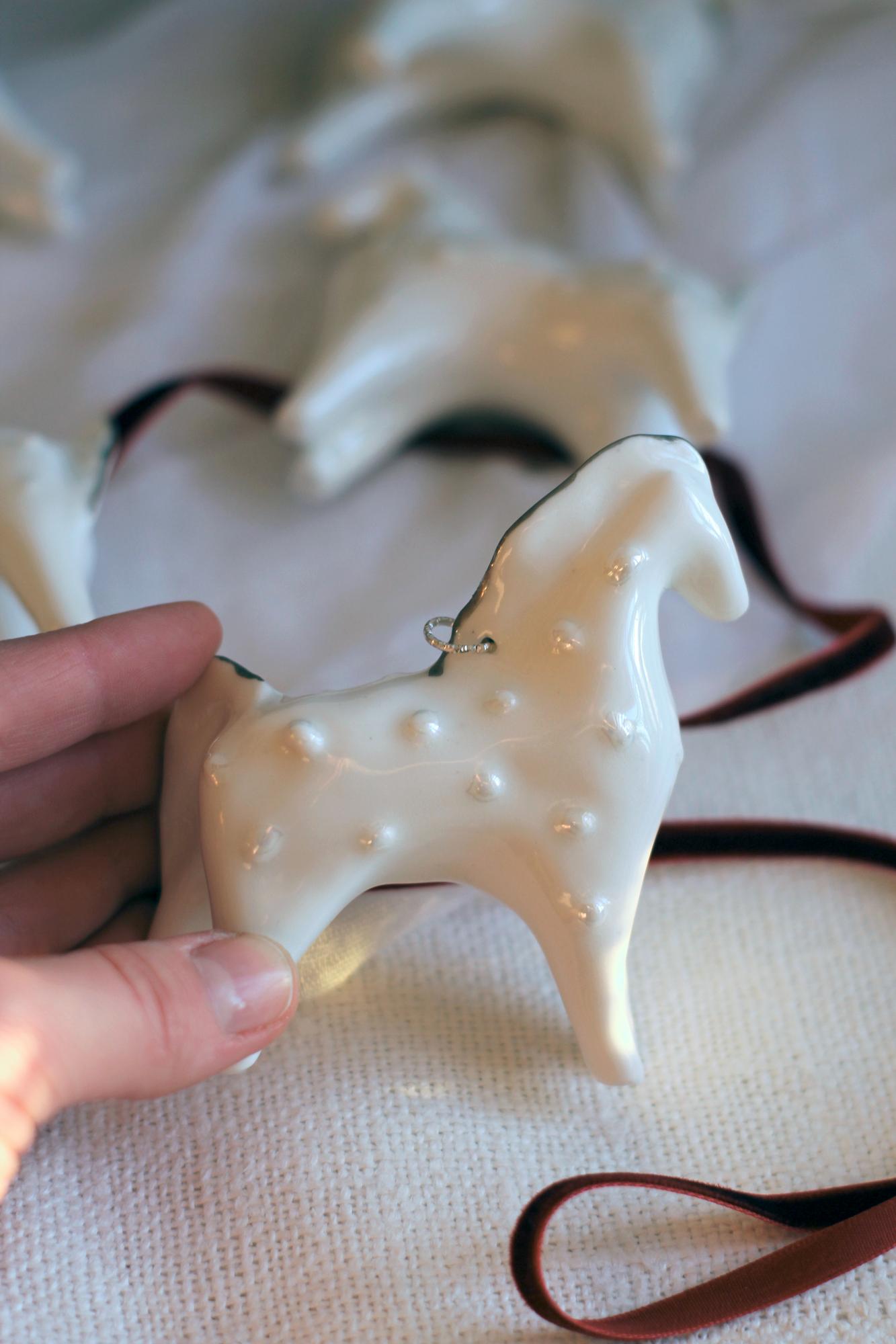 Ёлочная игрушка Лошадка с жемчужинками