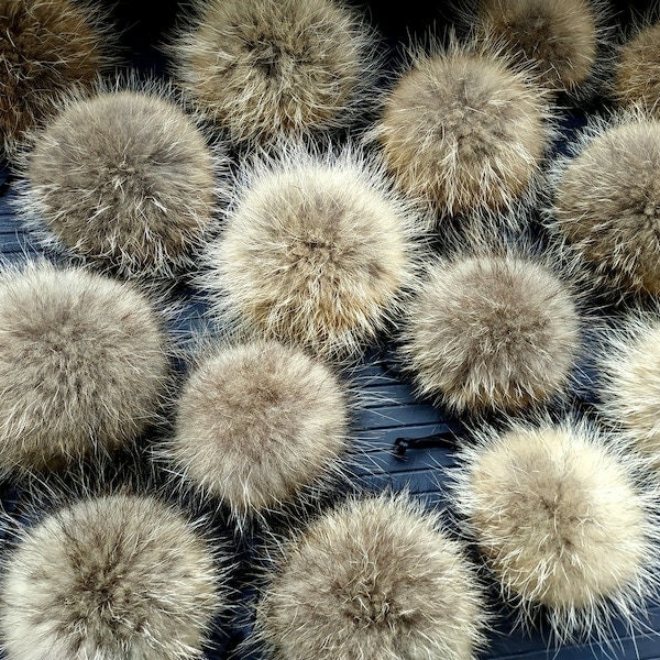 Меховой помпон Енот Натуральный