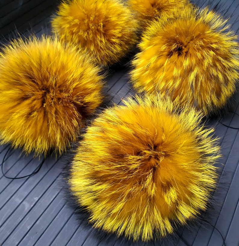 Меховой помпон Енот Желто-горчичный