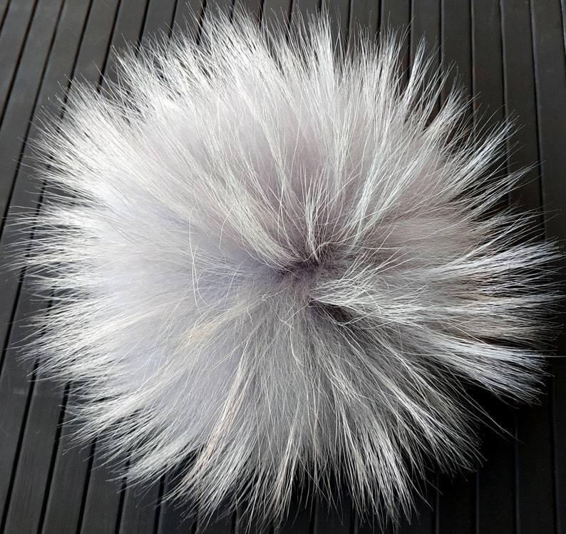 Меховой помпон Енот Серый 20-21 см