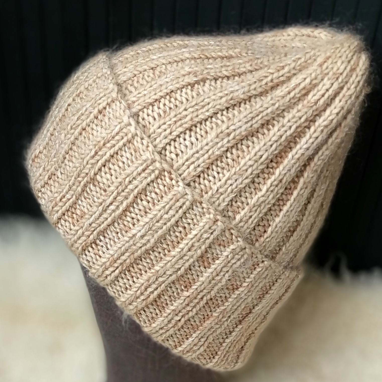 Шапка женская из мериноса и мохера Бежевый