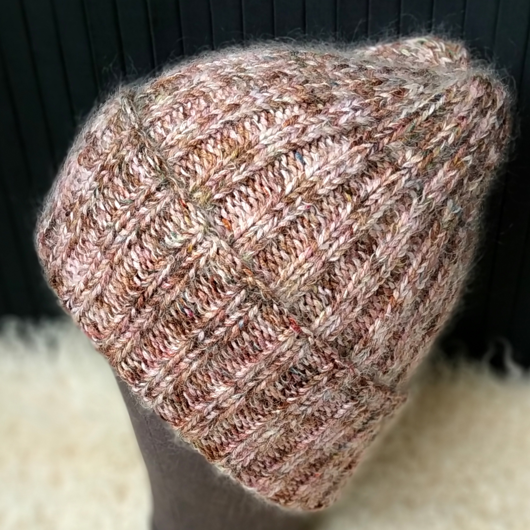 Шапка женская из мериноса и мохера Бежево-коричневый