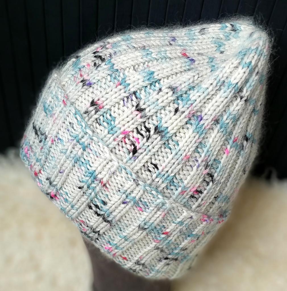 Шапка женская из мериноса и мохера