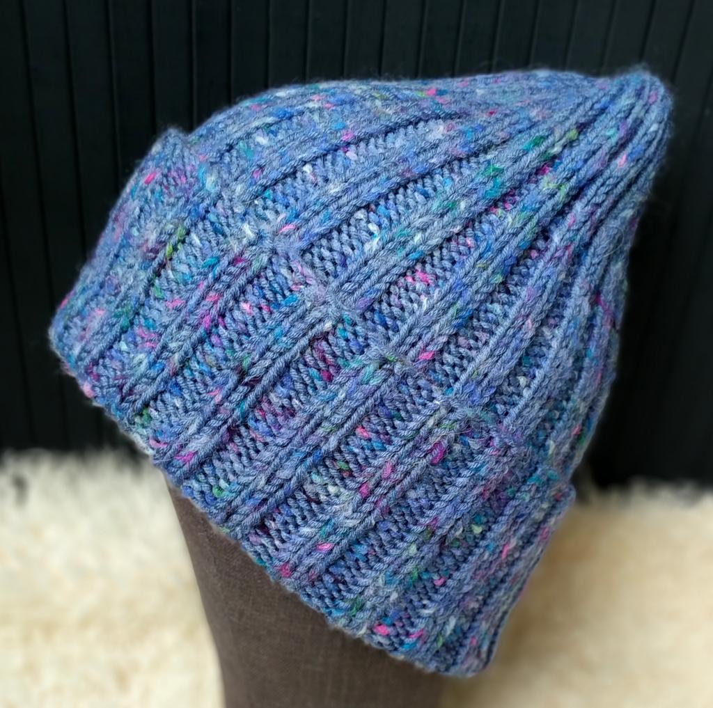 Шапка женская из мериноса и альпака