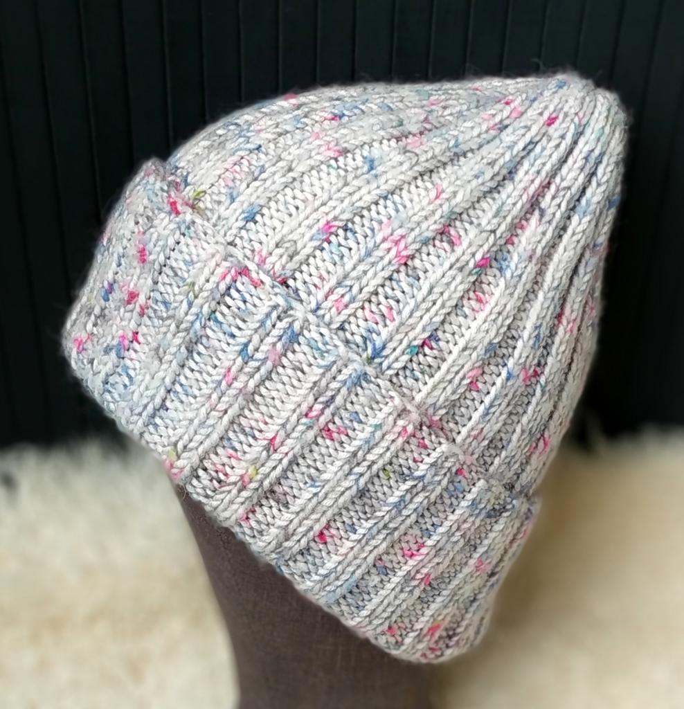 Шапка женская из мериноса и альпака