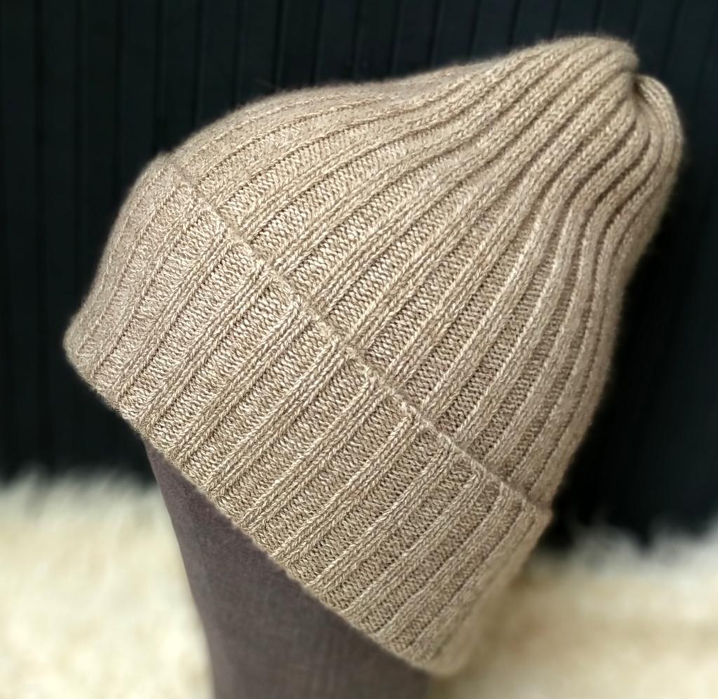 Шапка женская из кашемира натуральный