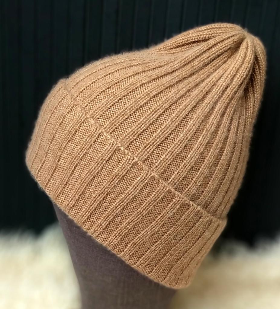 Шапка женская из кашемира Camel