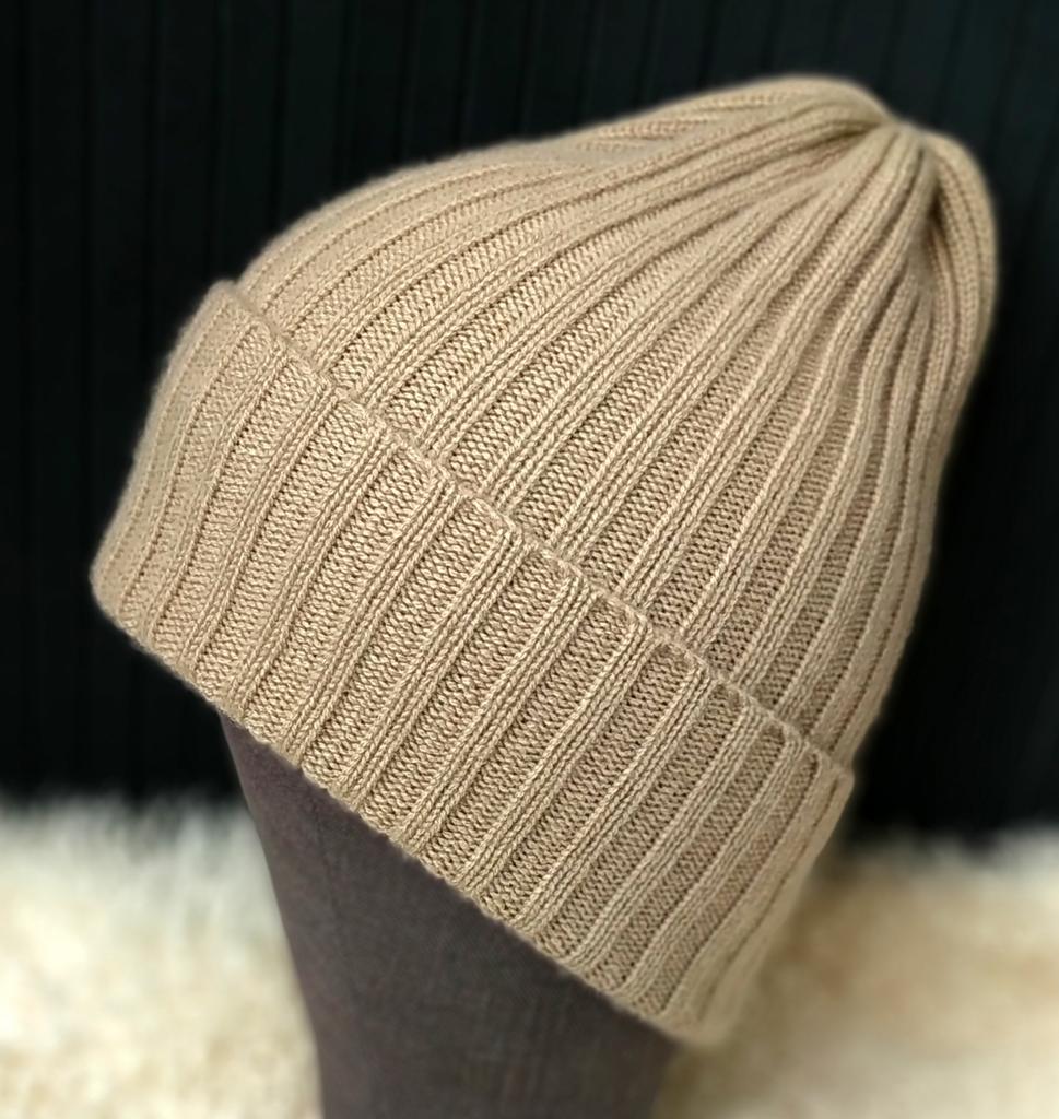 Шапка женская из кашемира Бежевый