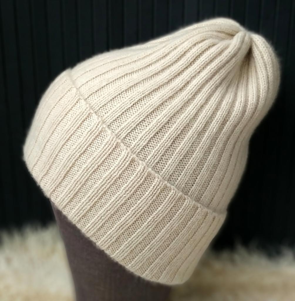 Шапка женская из кашемира Экрю