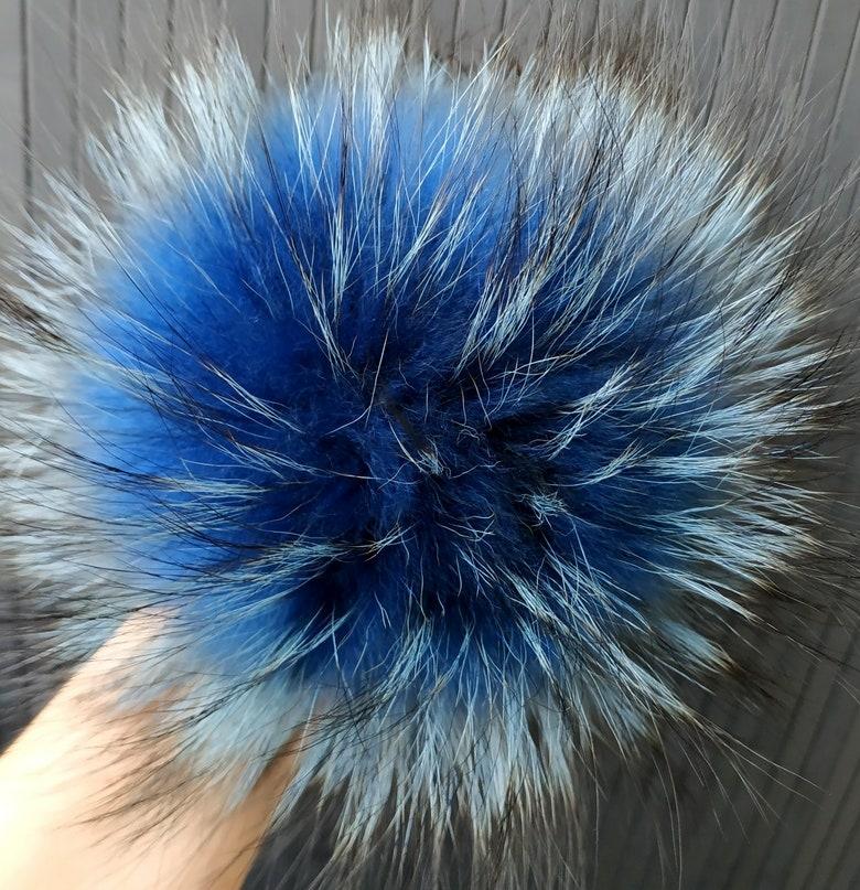 Помпоны из натурального меха енота Синий
