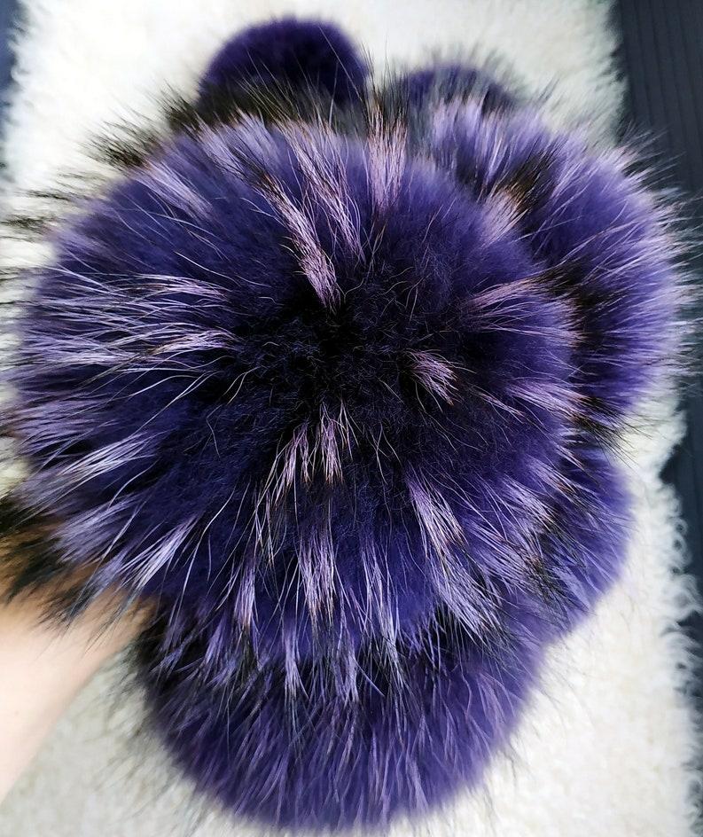 Помпоны из меха енота фиолетовый