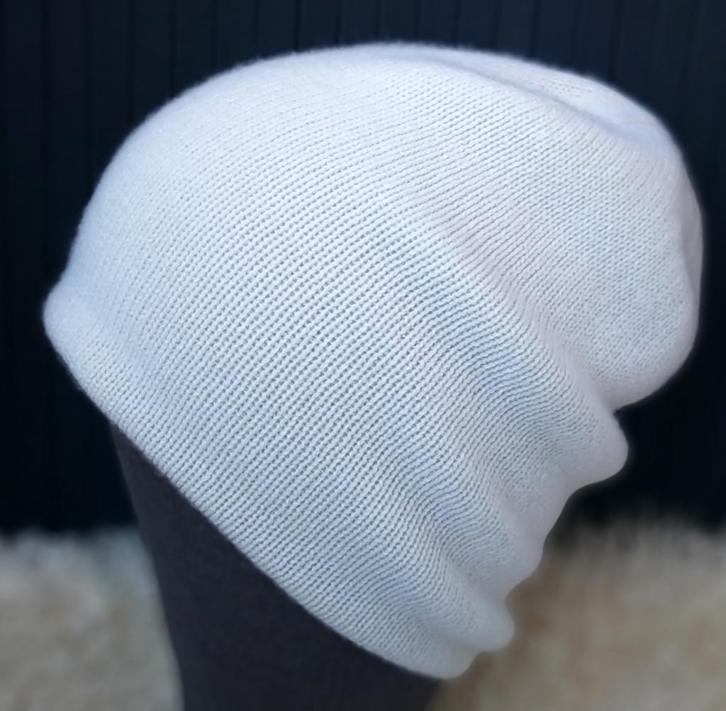 Шапка бини из кашемира Белый