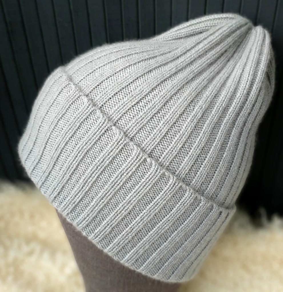 Шапка женская из кашемира Серый