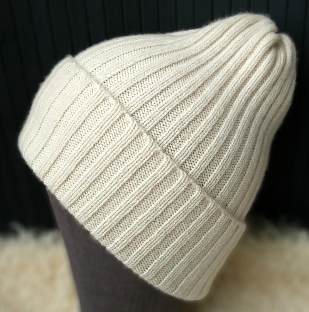 Шапка женская из кашемира Белый натуральный