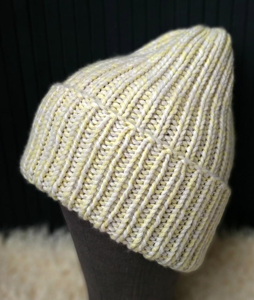 Шапка из кашемира женская с отворотом