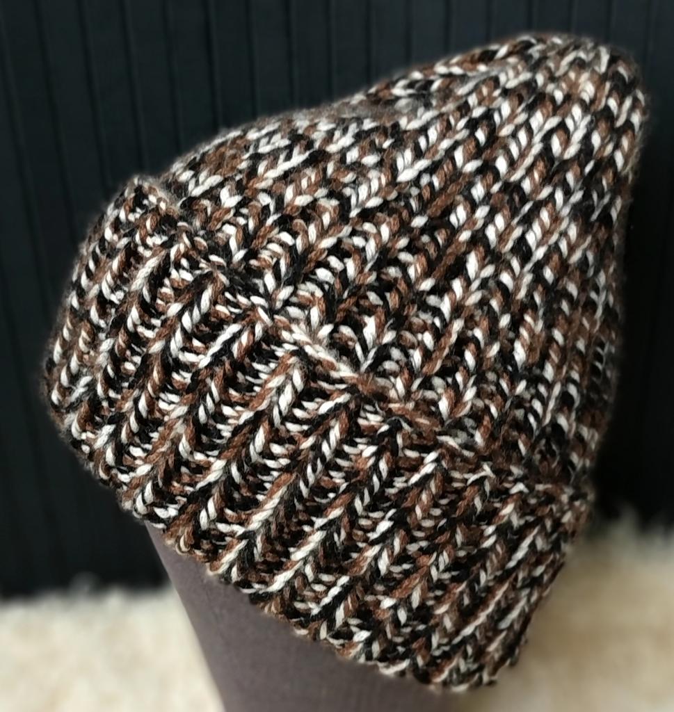 Шапка из кашемира женская с отворотом