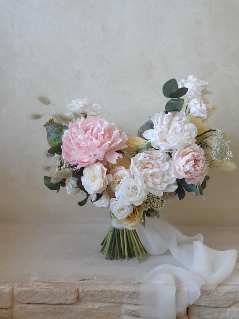 букет на каркасе в форме сердца