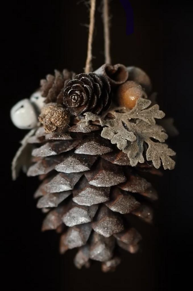 МК "Игрушка из шишки"