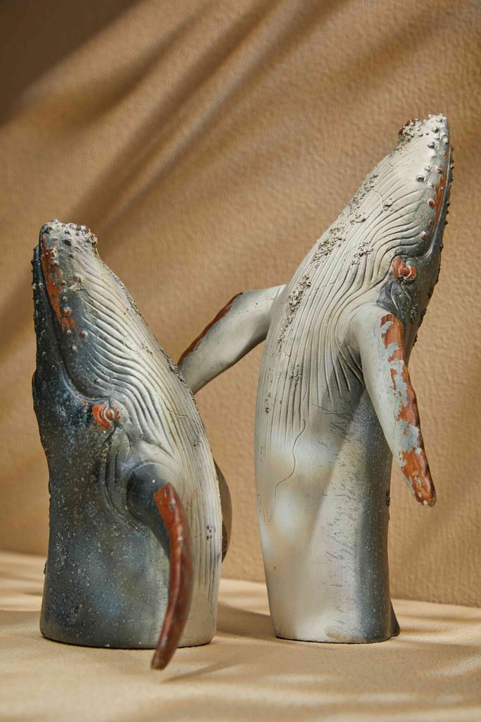 Настольный декор серый Кит