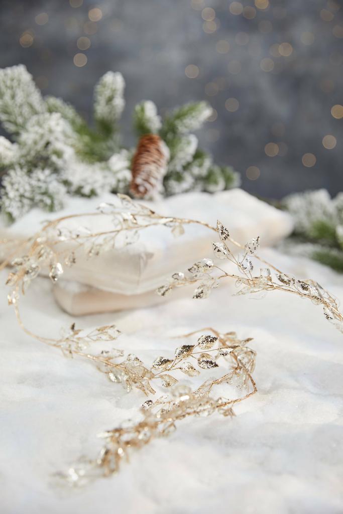 Новогодний декор - Гирлянда лепестки