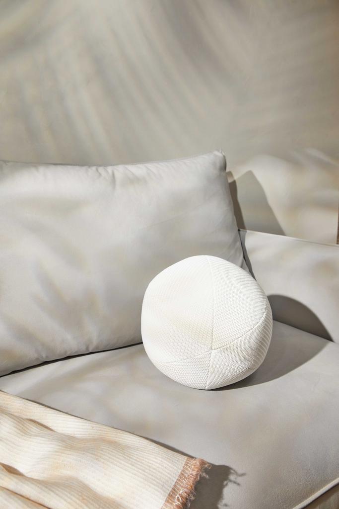 Декоративная подушка "Вайт болл" 30 см