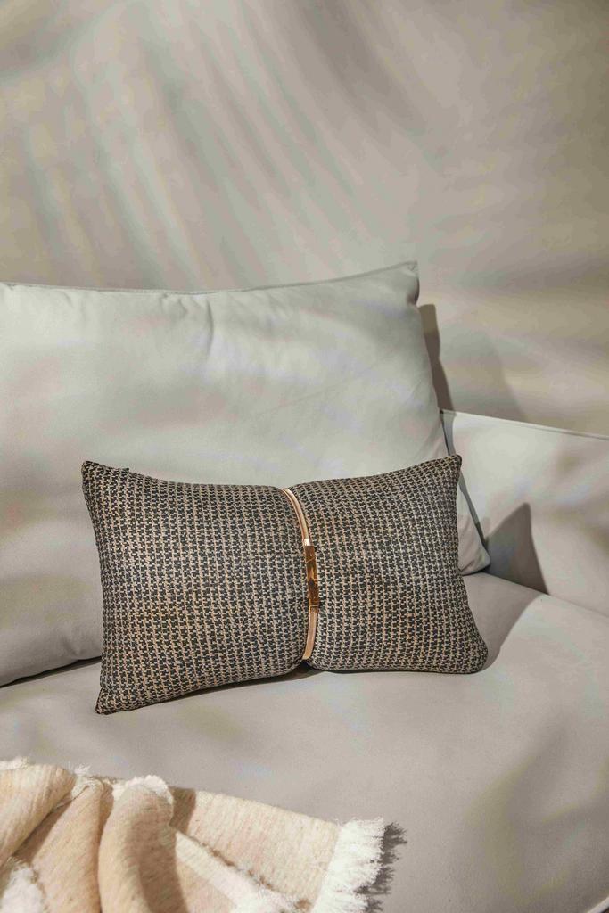 Декоративная подушка "Гусиная лапка" 30х50