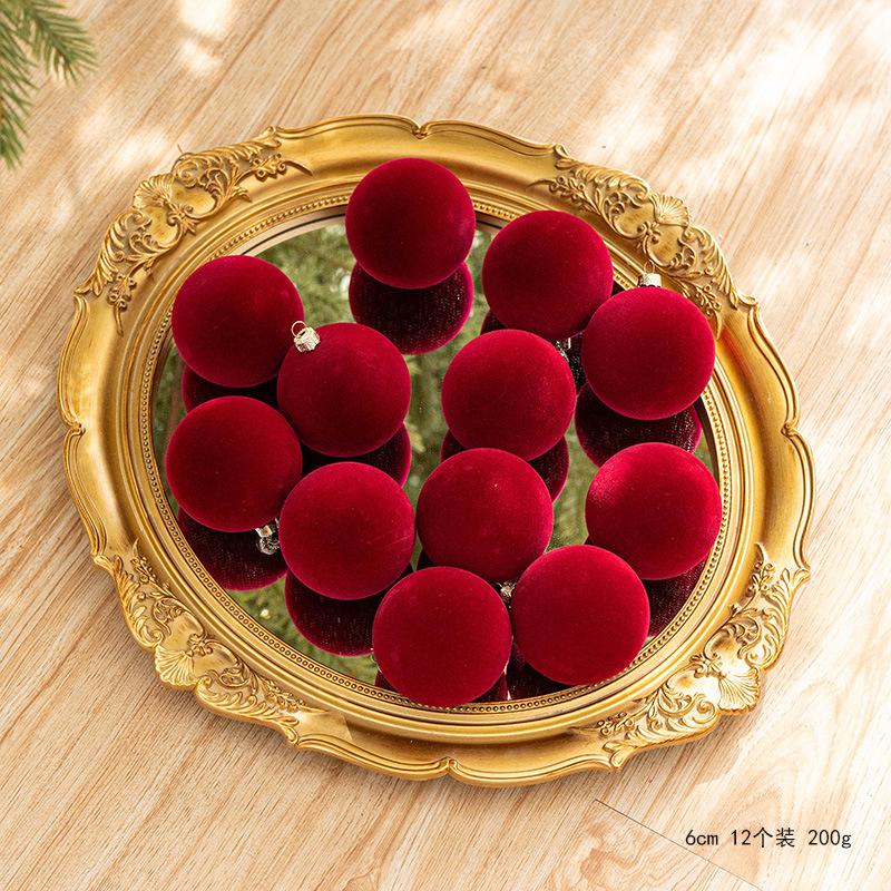 Красный бархатный шар - Королевская зима