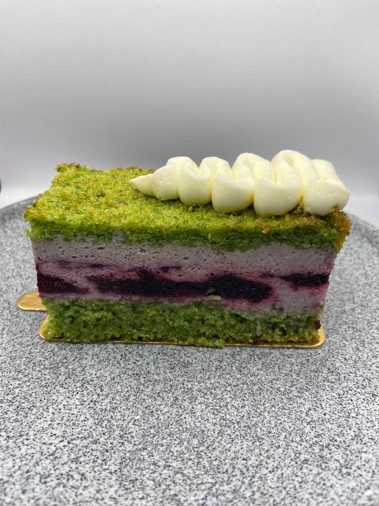 Пирожное ягодный шпинат