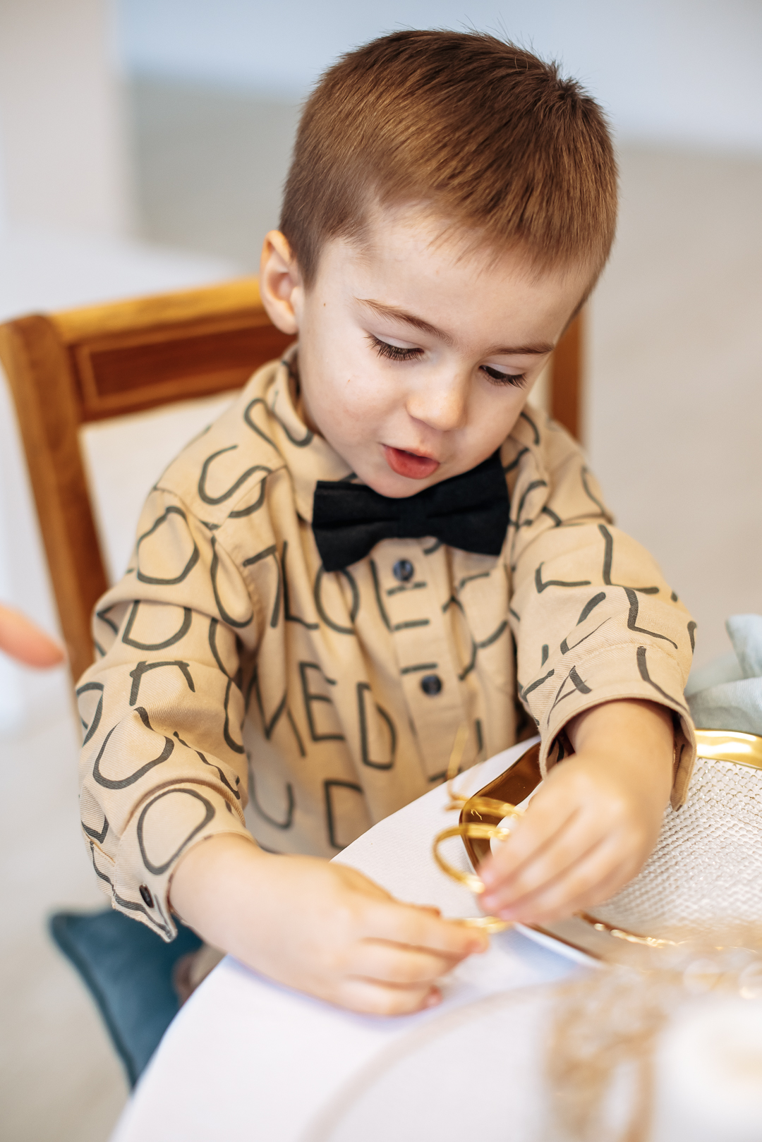 Рубашка "Черные буквы на бежевом" из хлопкового твила