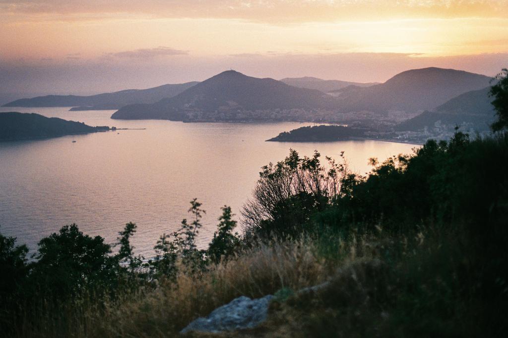 Закат над Свети Стефан, июль 2017, 20х30