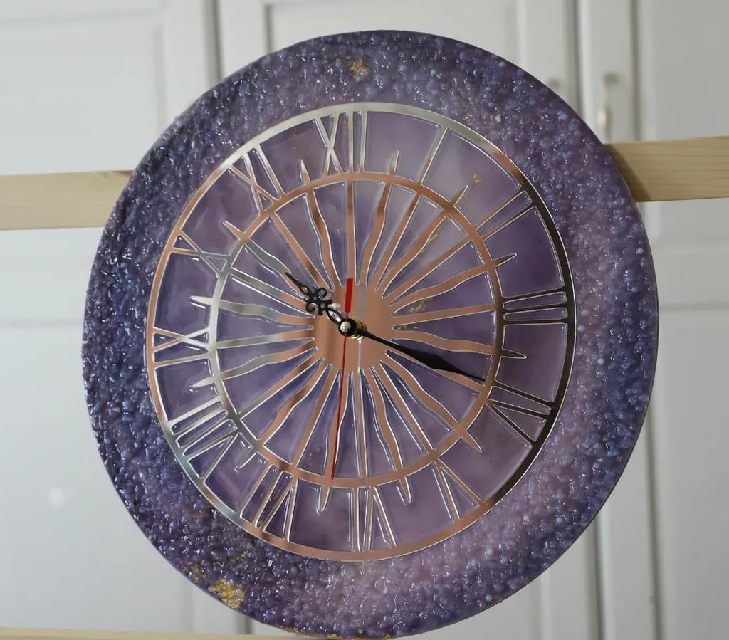 Часы 40 см. Фиолетовые со стеклянной крошкой
