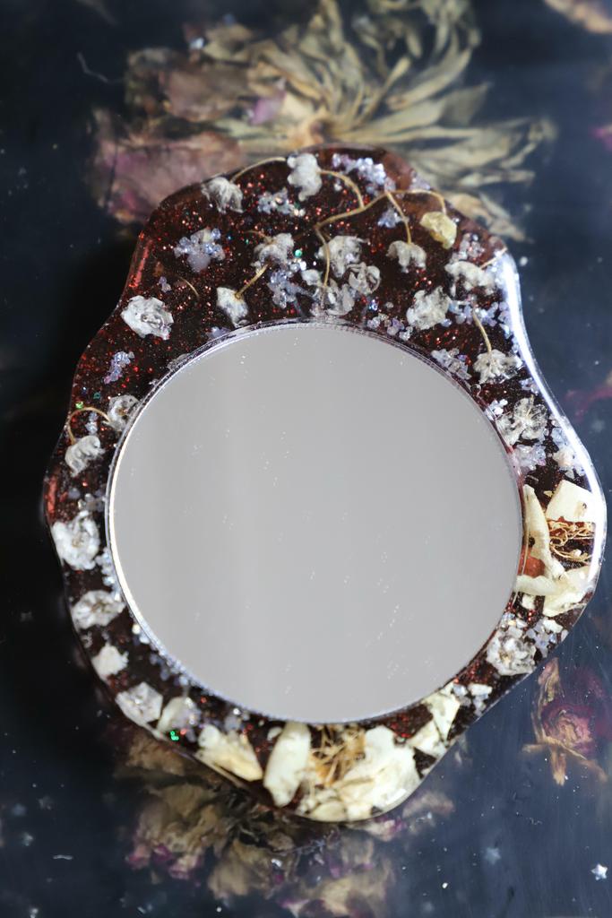 Овальное зеркальце