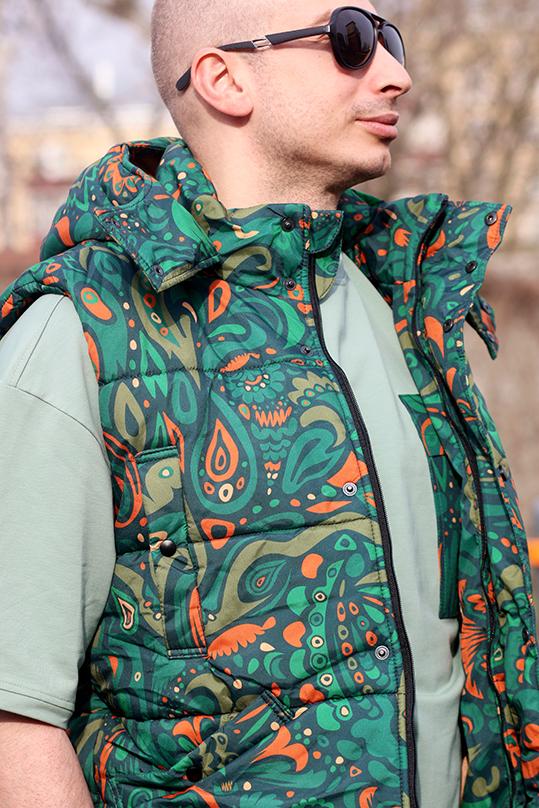 Жилетка мужская с капюшоном Изумруд