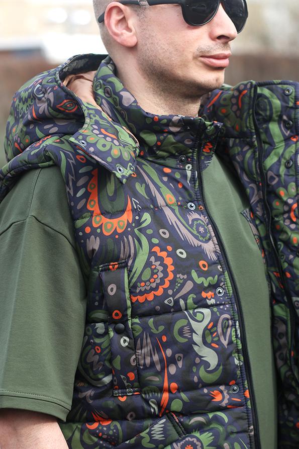 Жилетка мужская с капюшоном Лесная