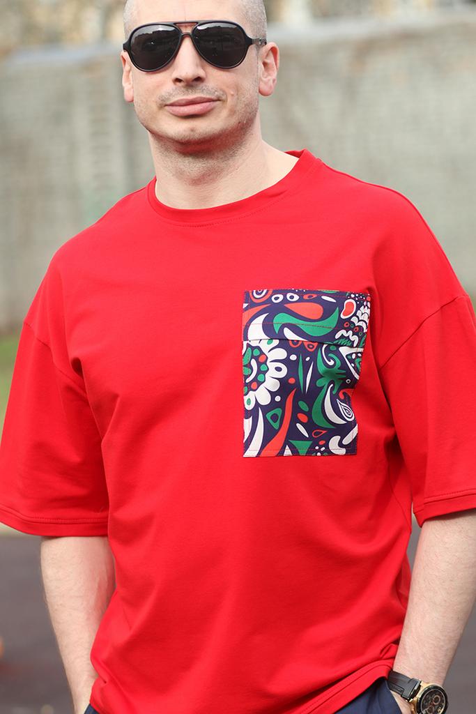 Красная футболка оверсайз унисекс