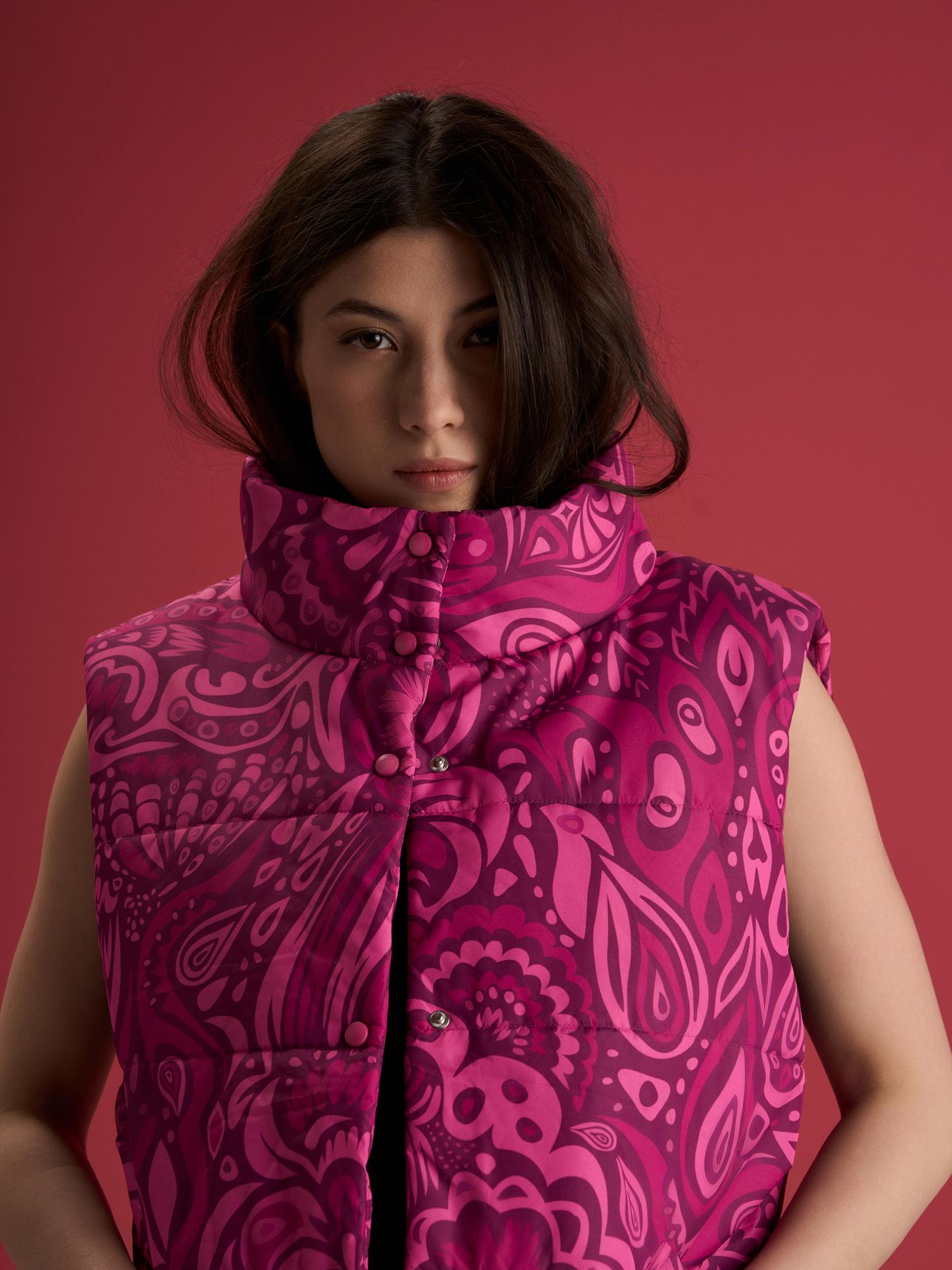 Жилетка женская утепленная Малина