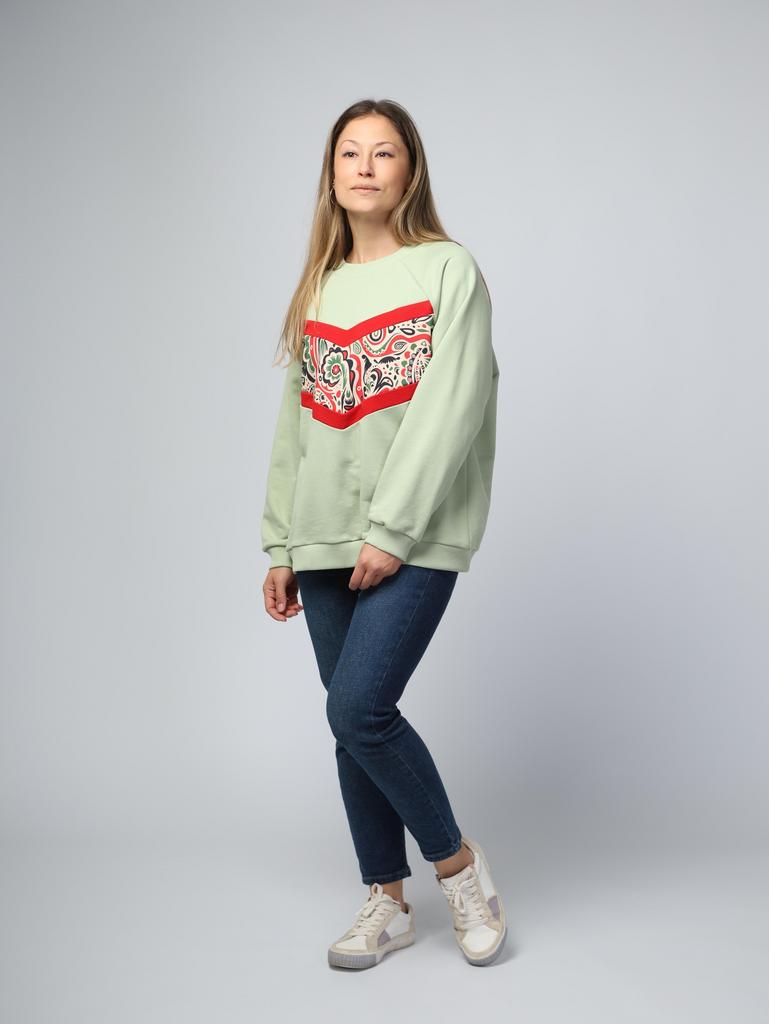 Женский свитшот Земляника фисташковый свободного кроя