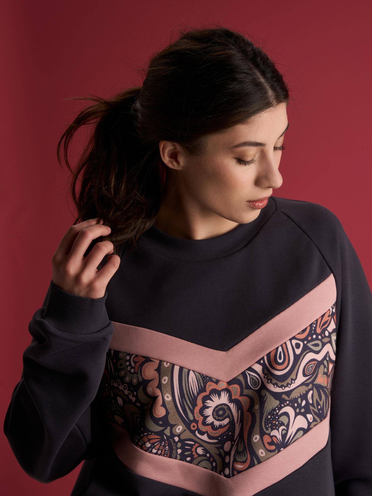 Женский свитшот Сирень фумо классического кроя