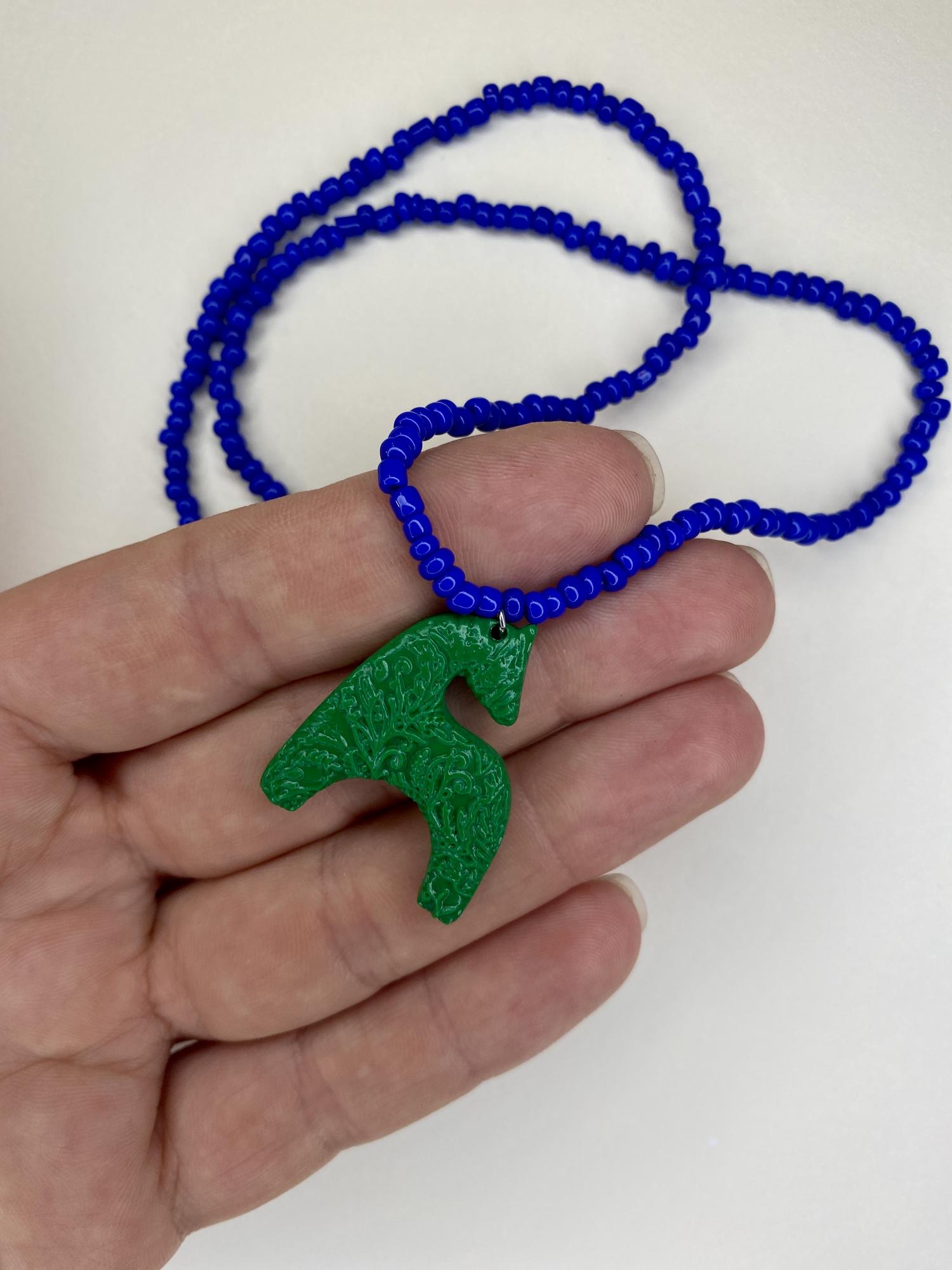 Подвеска Коняшка резной зеленый 2