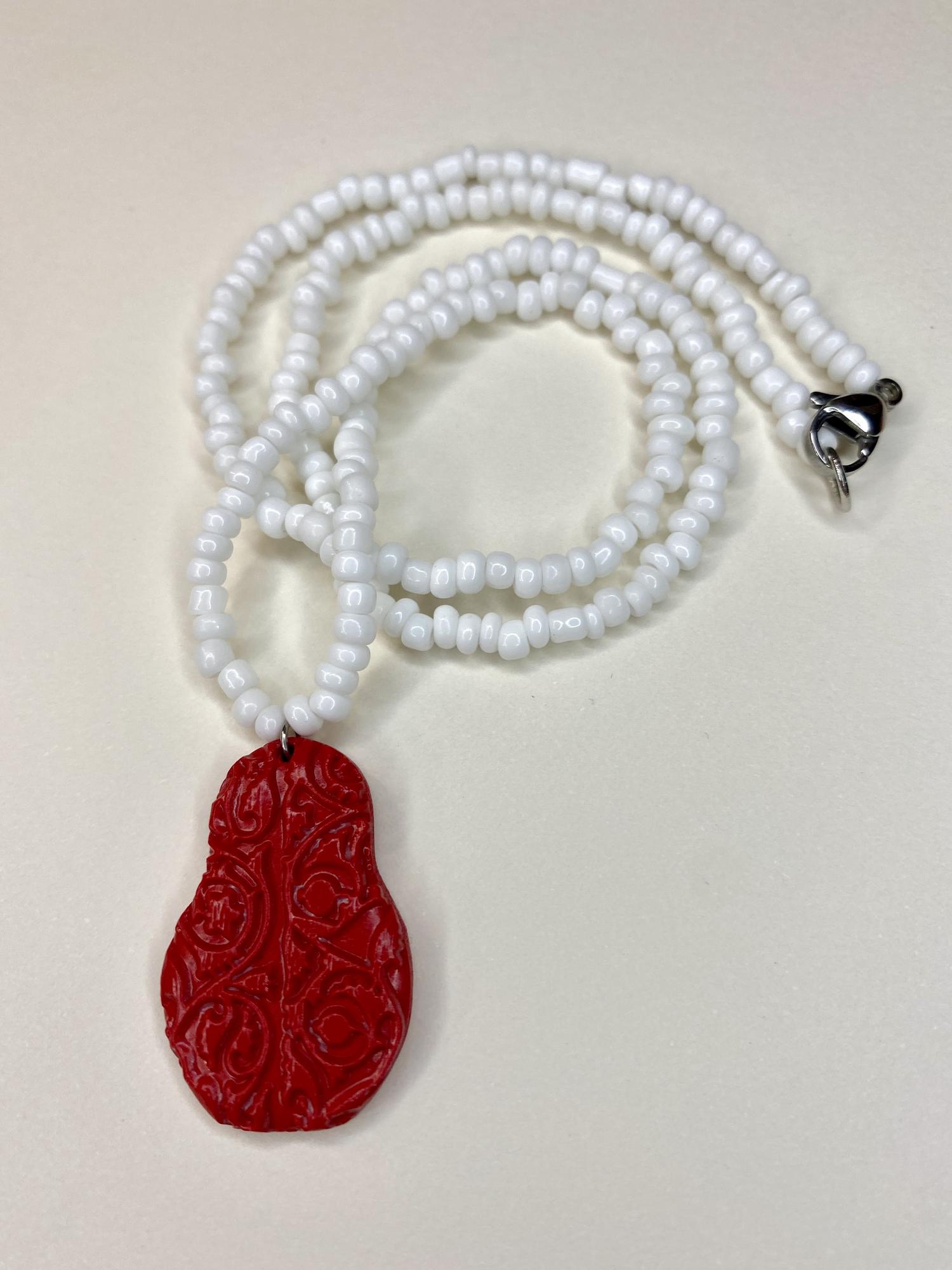 Подвеска Матрешка резная красная