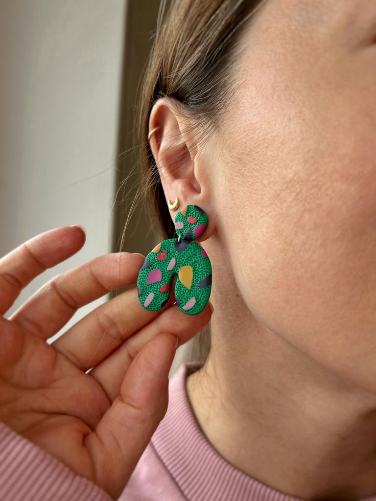 Серьги Подковки мозаика зеленые