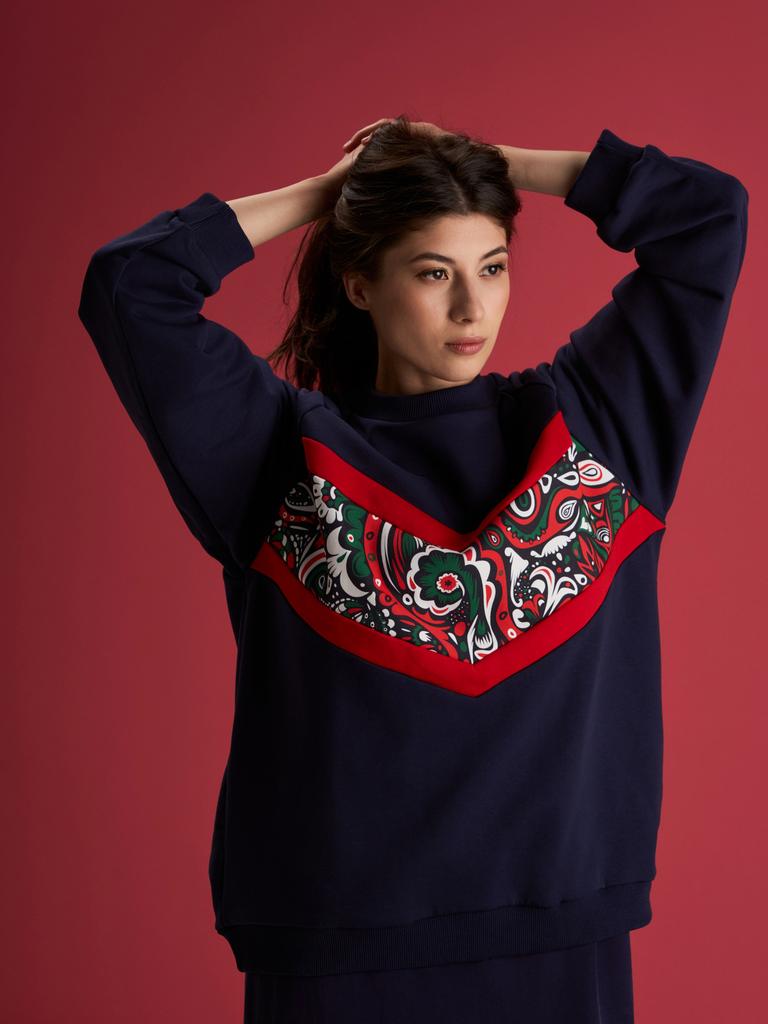 Женский свитшот Брусника синий свободного кроя