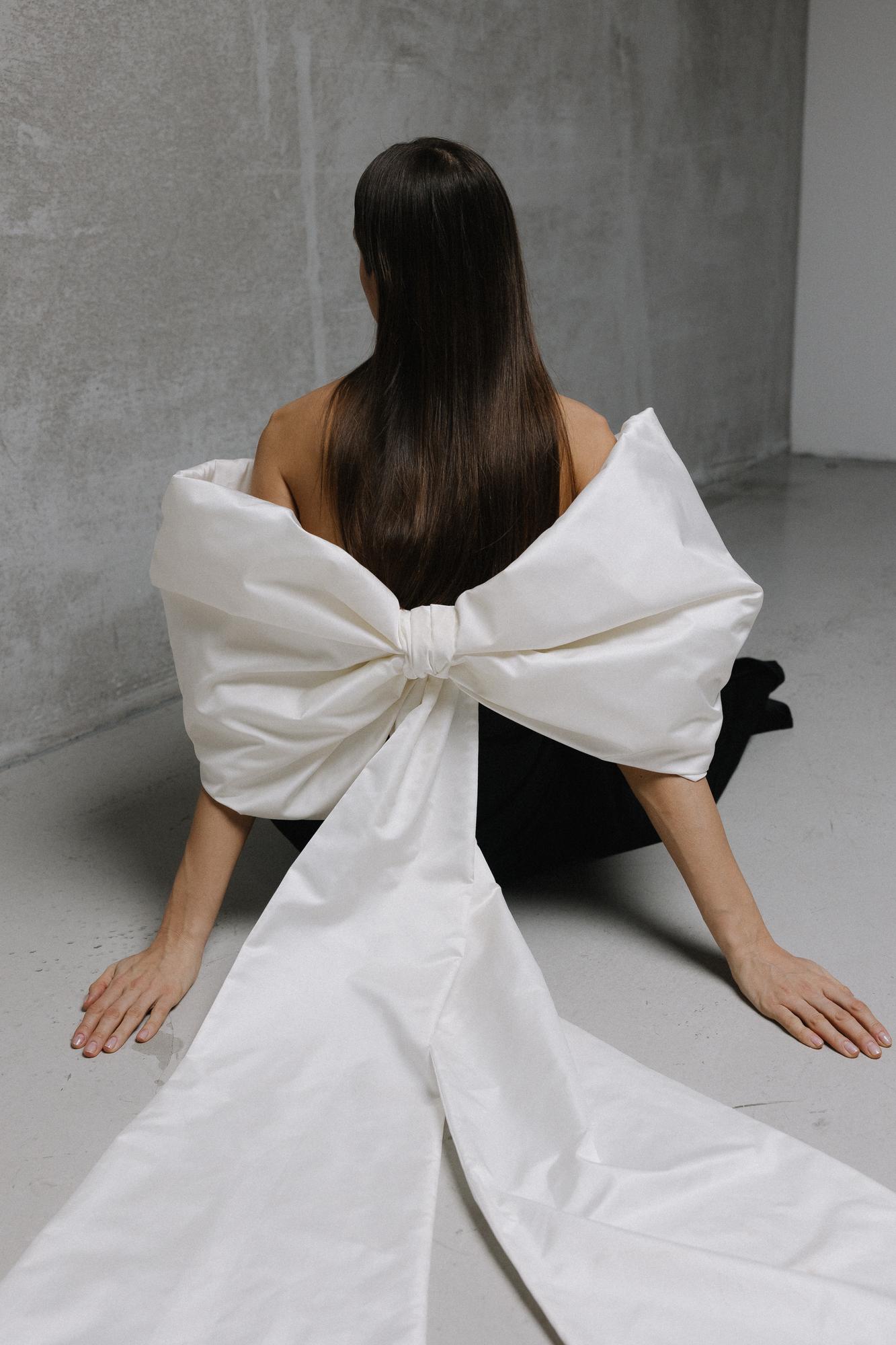 Макси платье с белым бантом из тафты