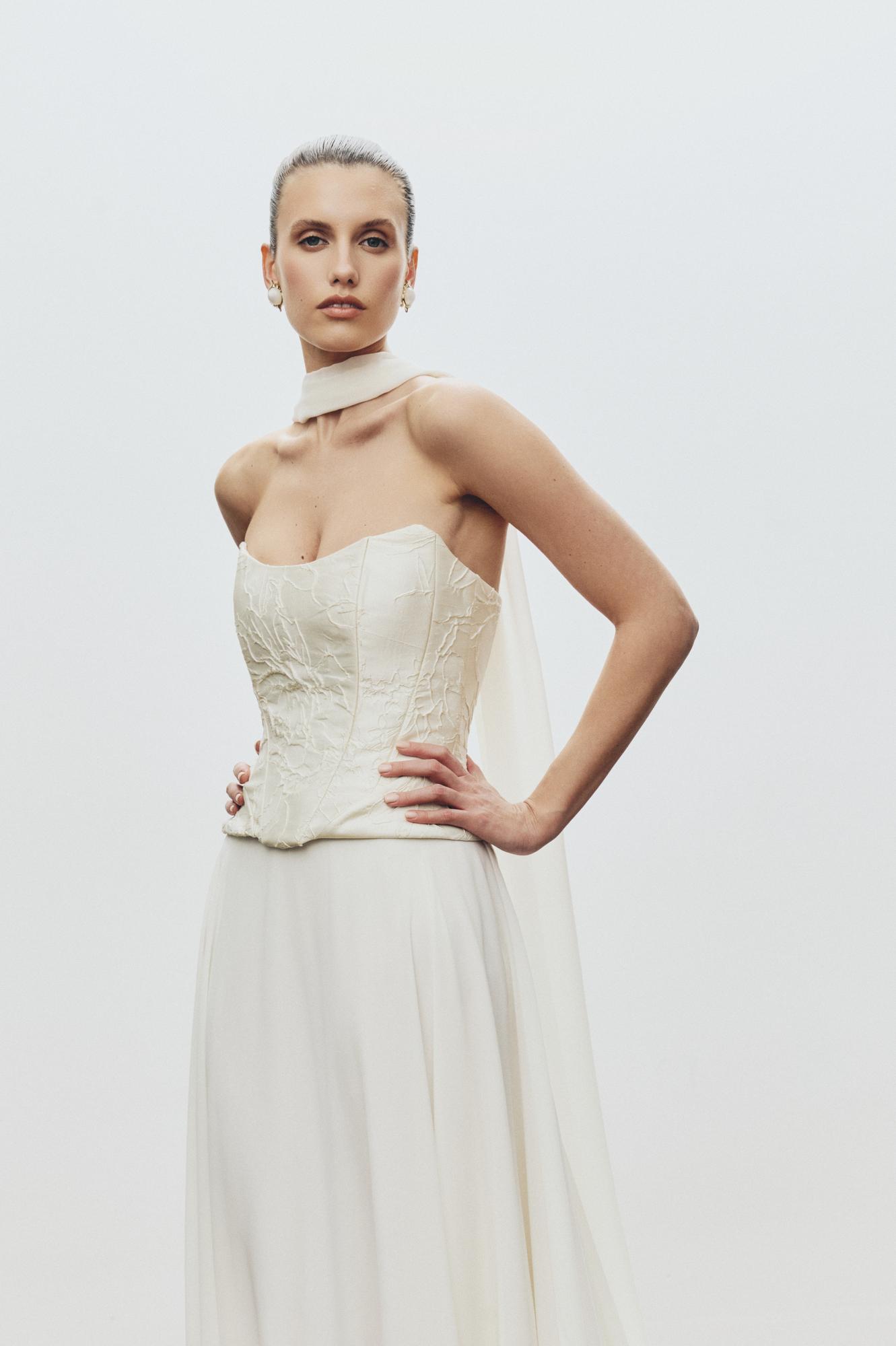 КЕЙТИ С КОРСЕТОМ ИЗ ЖАККАРДА