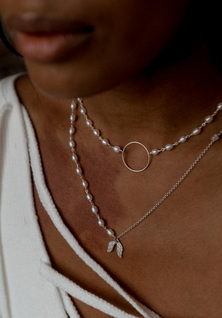 Подвеска половинка с белым жемчугом и крыльями (Ag 925)